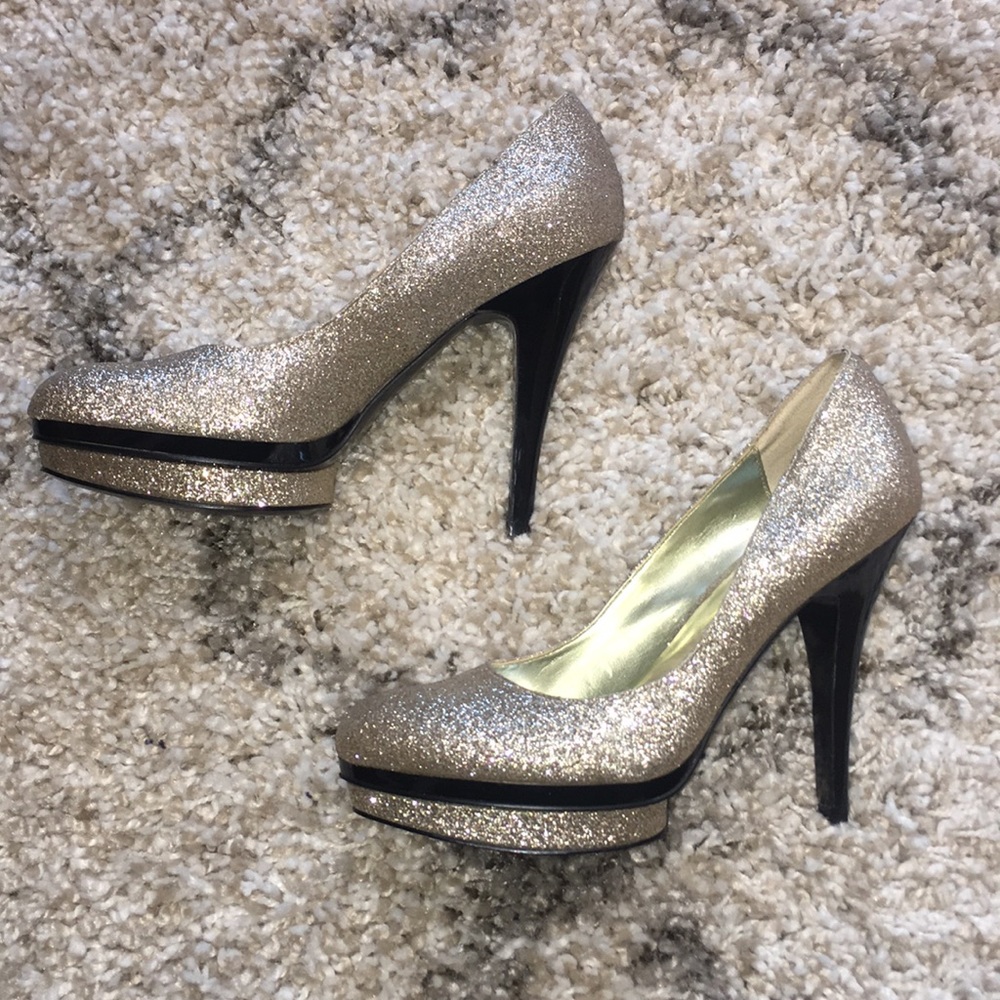 Carlos pumps